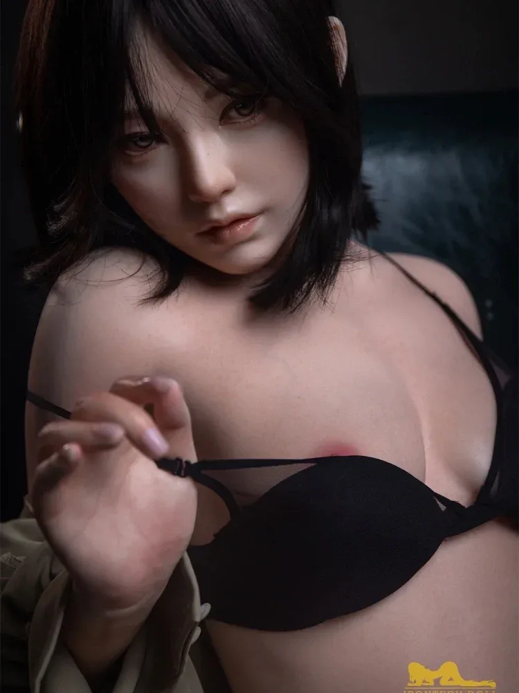 F2023-163cm(5.3ft) B Cup Silicone Life-Size Japanese Flat Chest Doll – Petite Proportions｜Irontech Doll view 4